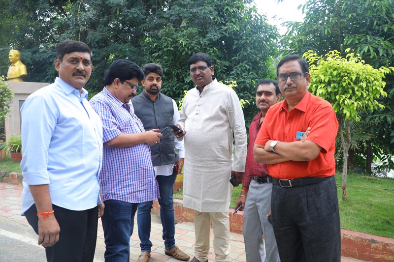 Sri Mulugu Ramalingeshwara Varaprasad Siddhanti was honoured with Jyotishyasastra Vignana Visharadha at Tummalapalli Kalakshetram, Vijayawada (24)
